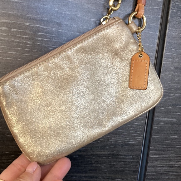 EUC Coach Mini Wristlet in Gold Leather Tag & Wrist Strap in Blond Leather - Picture 5 of 9